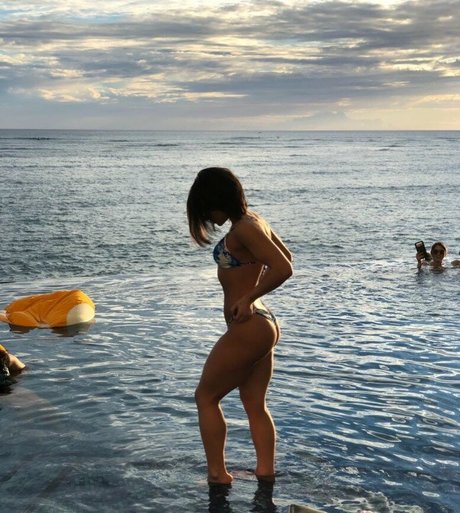 Sarah Ackman model nude pic