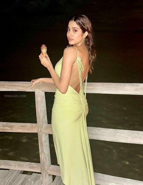 Janhvi Kapoor erotic model pics