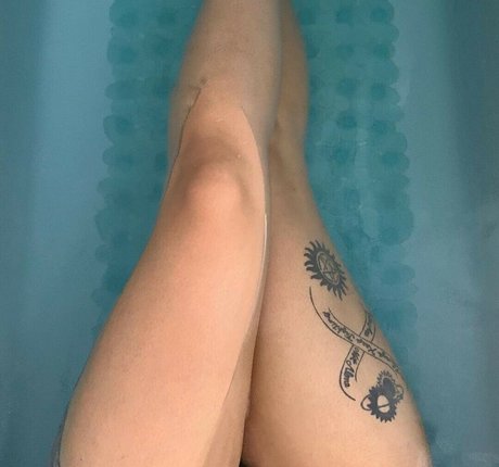 Zanderis Cosplay nude actress photo