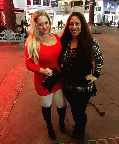 BlondiePomie pornstar pretty picture