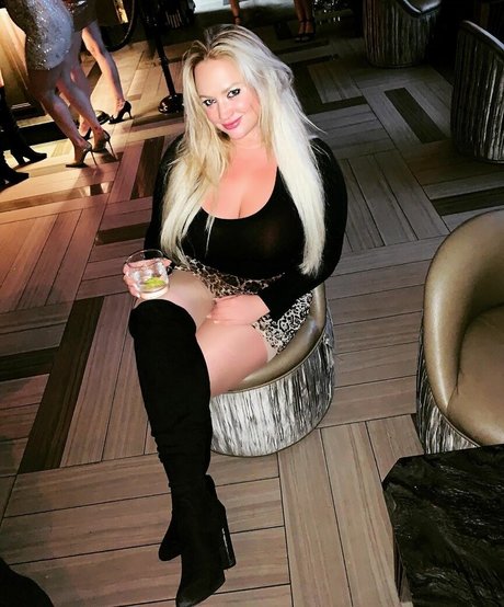 BlondiePomie art actress picture