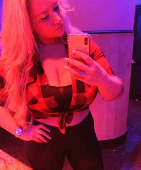 BlondiePomie high quality model photo