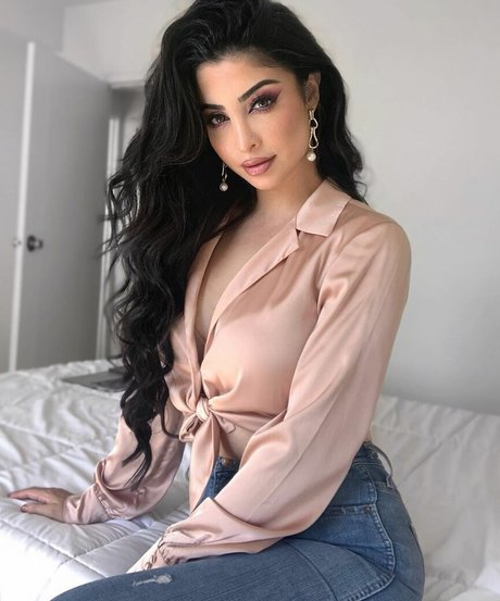 Elwa Saleh pornstar xxx gallery