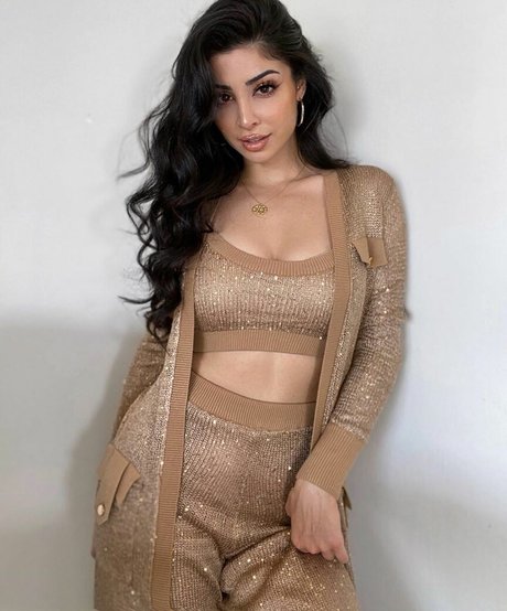 Elwa Saleh porn actress photo