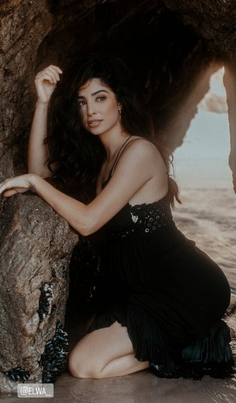 Elwa Saleh model high quality pic