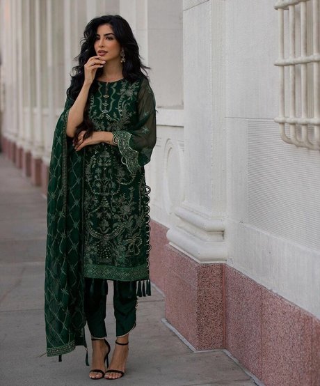 Elwa Saleh porn actress gallery