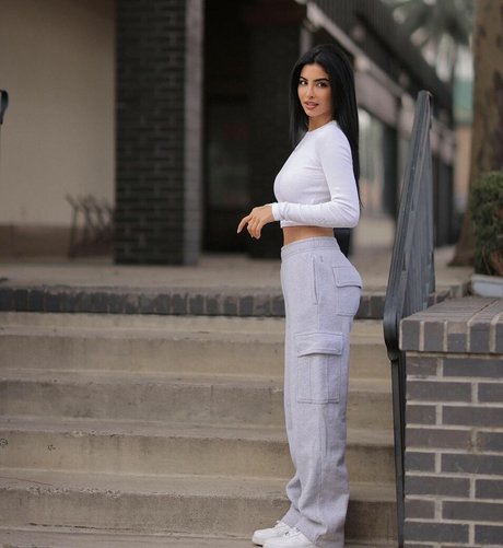 Elwa Saleh star porn photos