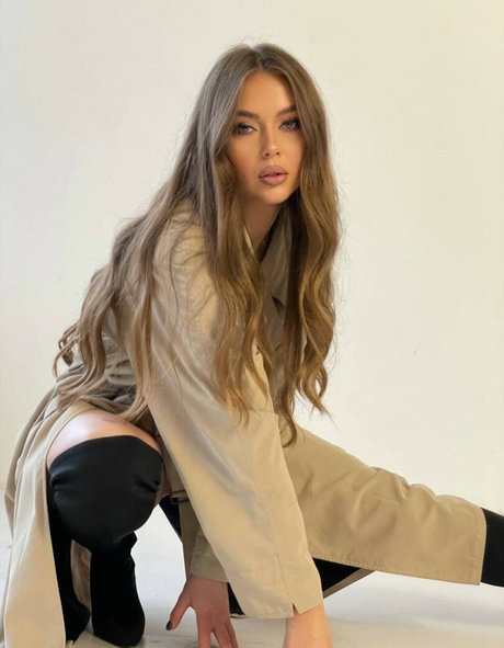 tasha fit2 adult model galleries