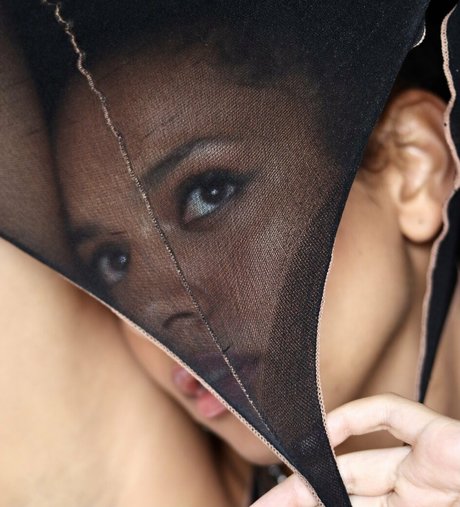 Djouliet Amara model nudes images