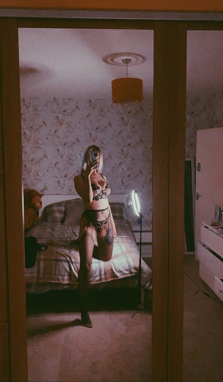 Sophie Carpenter exclusive model img