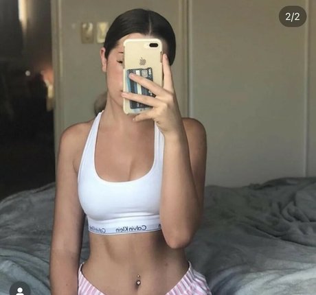 Willow Jade erotic actress image