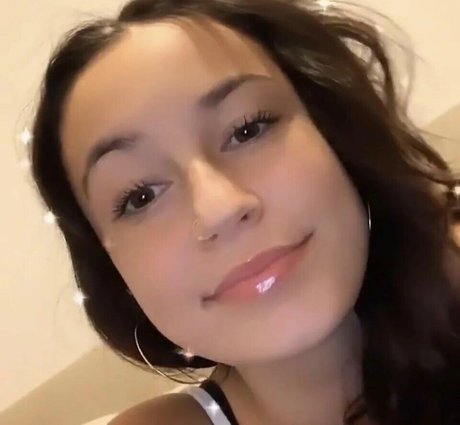 Willow Jade model art picture