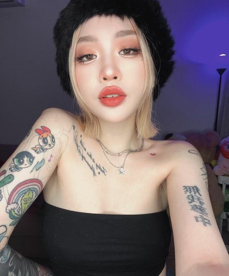 missmozzi naked actress pics