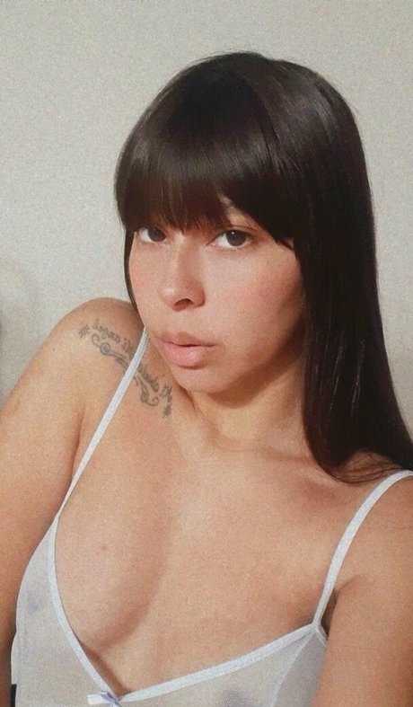 agnesbaby hot model image