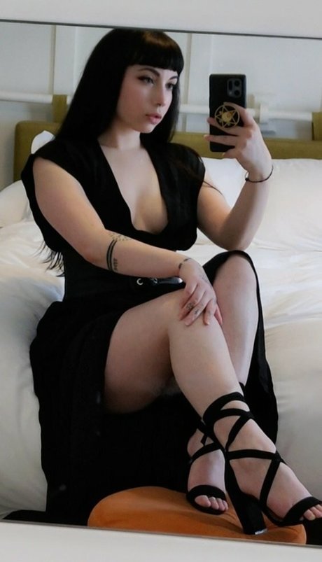 Layna Lazar model erotic image