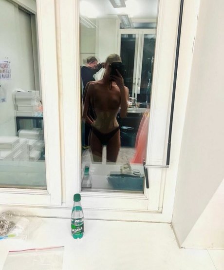 Stella Maxwell star exclusive pictures