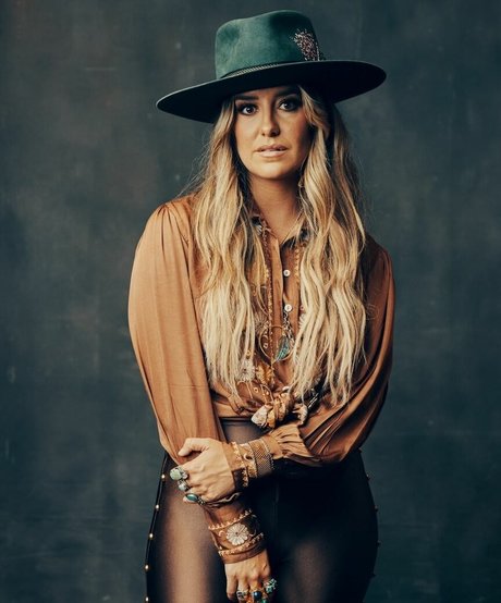 Lainey Wilson nice star archive