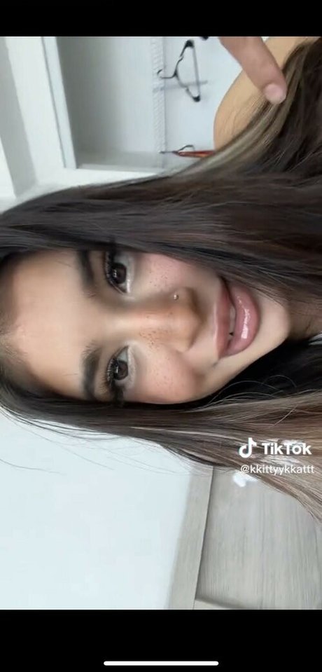 Fyptt Girls model sex photo