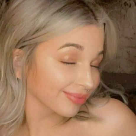 urchloemarie pornstar nude image