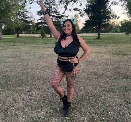 Marissa J adult model img