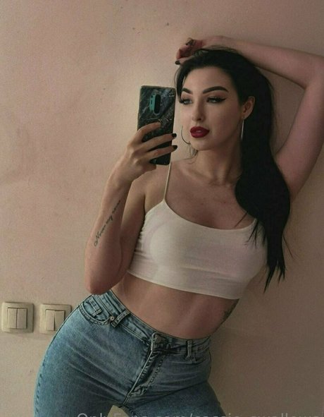 cassie swallows nice actress pic