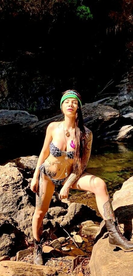 Thayna Lopes art model galleries