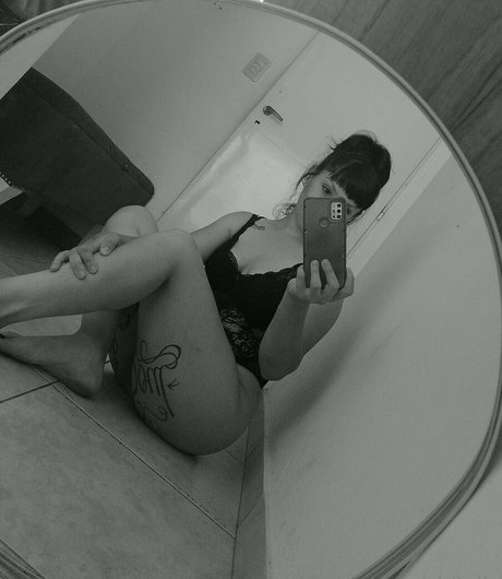 chiiniis beautiful model img