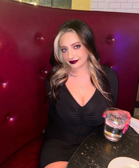 Ali Cortese star hd photo