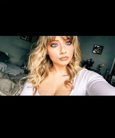 Ali Cortese sexy actress galleries