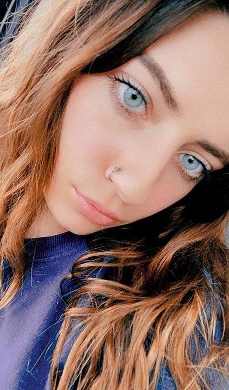 Ali Cortese pretty model image