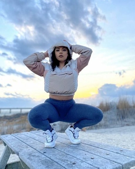 Ali Cortese naked model photos