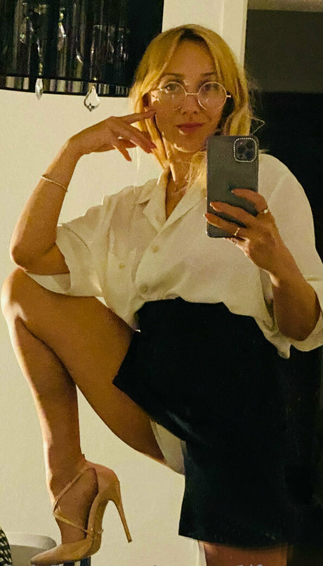 your m1lf mama beautiful model photos