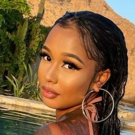 ohsoyoujade pretty model image