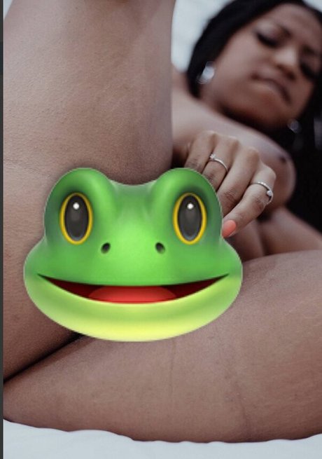 Preta Naja naked model pictures