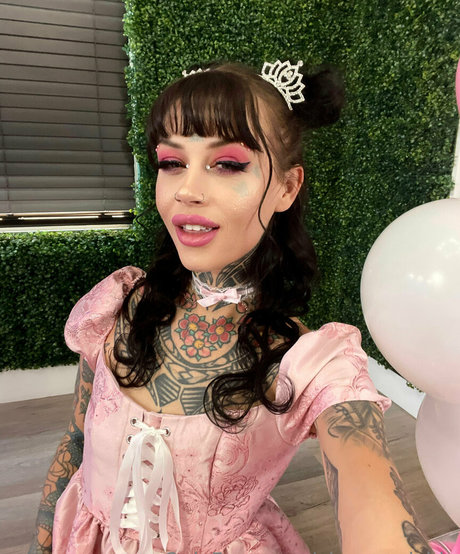 vixxensuicide perfect pornstar gallery