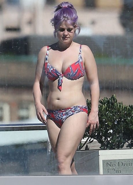 Kelly Osbourne top star galleries