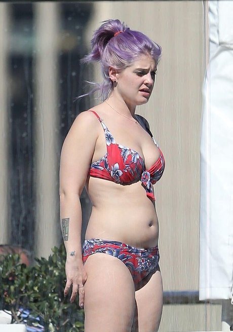 Kelly Osbourne naked pornstar images
