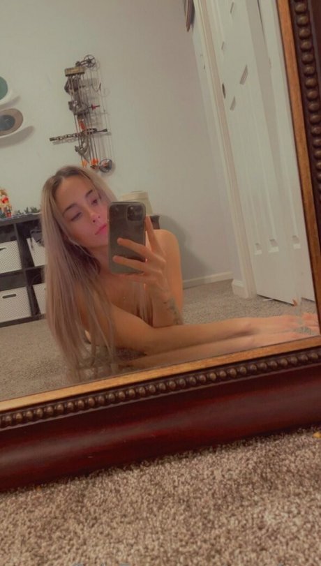 Avesfree model sex picture