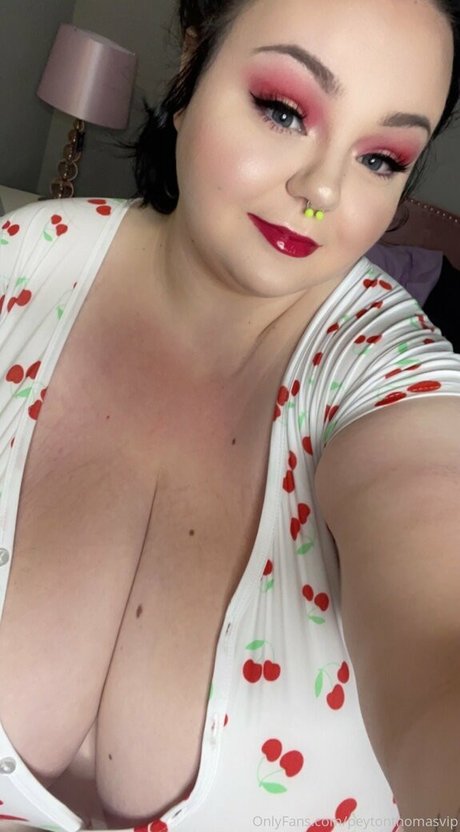 peytonthomasvip pornstar hot photo