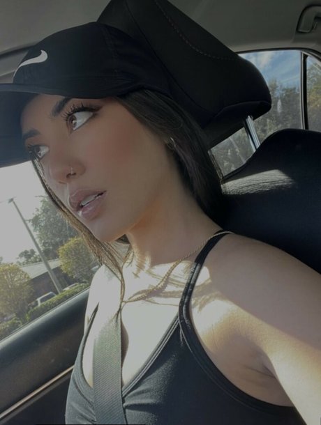 leatea exclusive model img