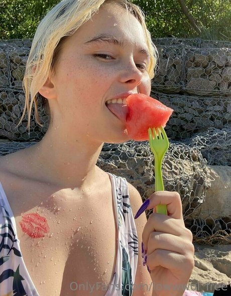 lowwwol free adult model picture