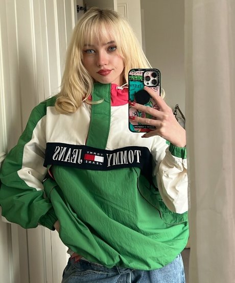 Lola Clark beautiful actress pics