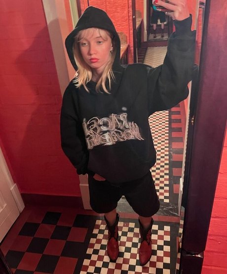 Lola Clark model exclusive picture