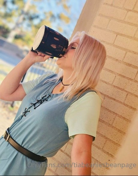 realprincesstiabeanie naked star pic