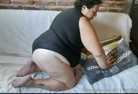 lainsatiable erotic model pictures