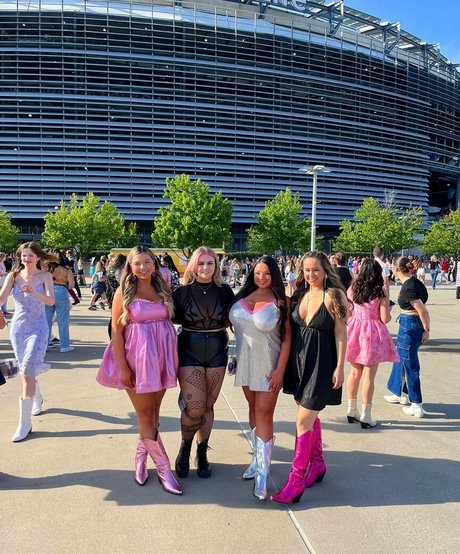 Jenn M model erotic pics