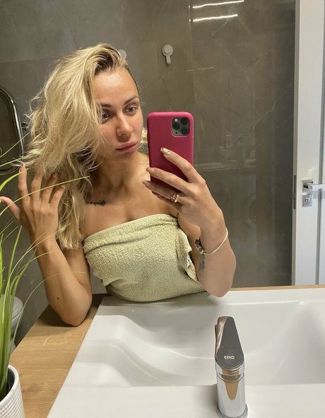 hotinessa nice actress pictures