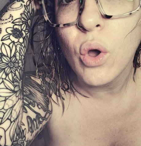 molleewaters xxx model image