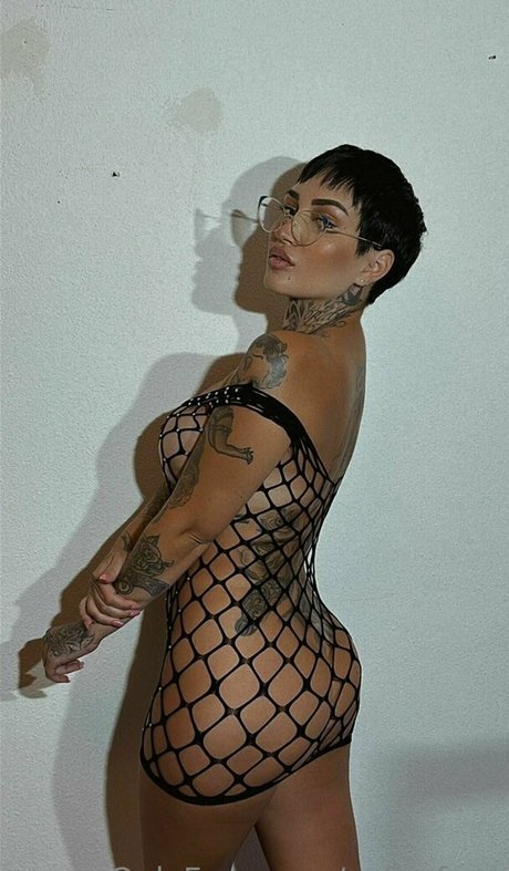 zafirofaez model erotic photos