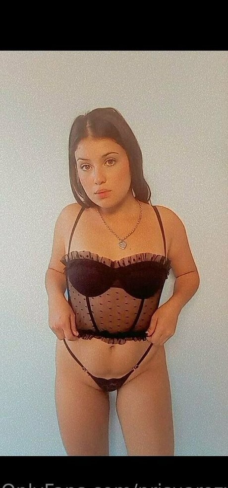 prisuarezx model erotic picture